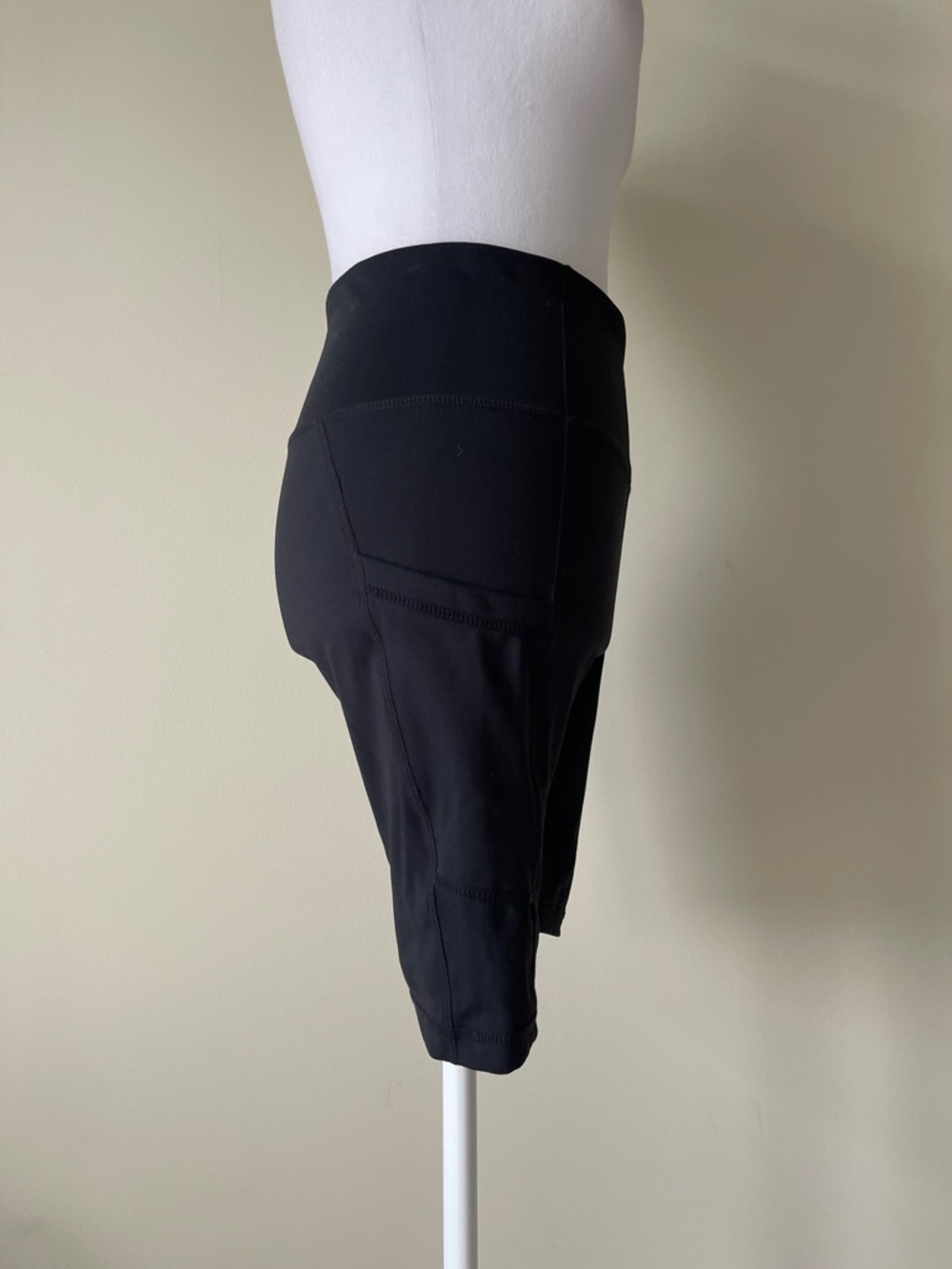 Baleaf Black High-Waist Bike Shorts with Side Pockets EUC Size Small - Picture 4 of 6